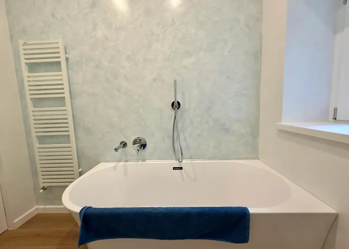 Elda With Garden And View *