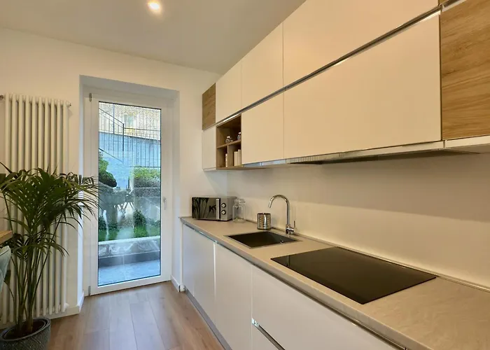 Elda With Garden And View *