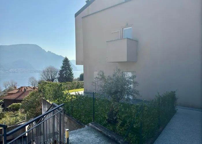 Elda With Garden And View *